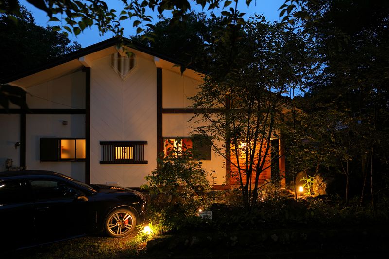 夜間外観