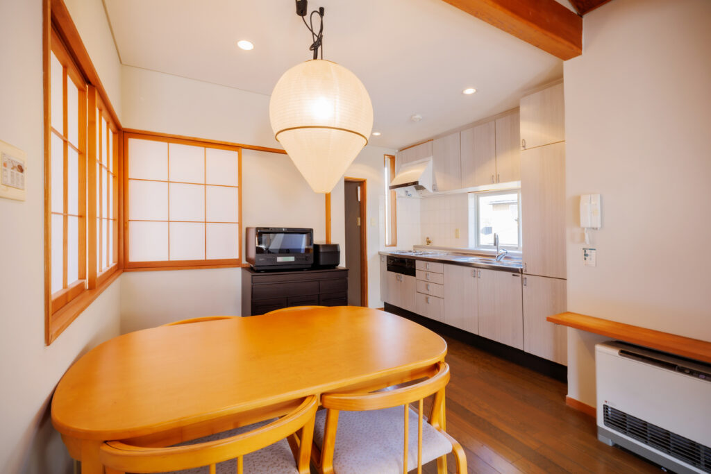 ４人がけのダイニングテーブル