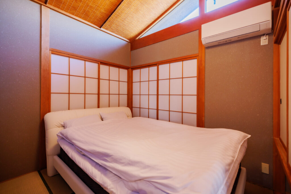 和室にダブルベッド